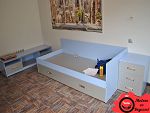 Простой набор мебели в детскую комнату