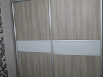 Шкаф встроенный, фасад со вставками лакобель