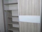 Шкаф встроенный, фасад со вставками лакобель левая секция